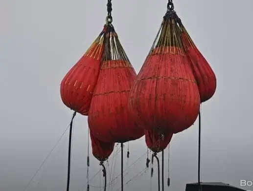 Heavy-lift Crane crane test water bags filled with water for testing